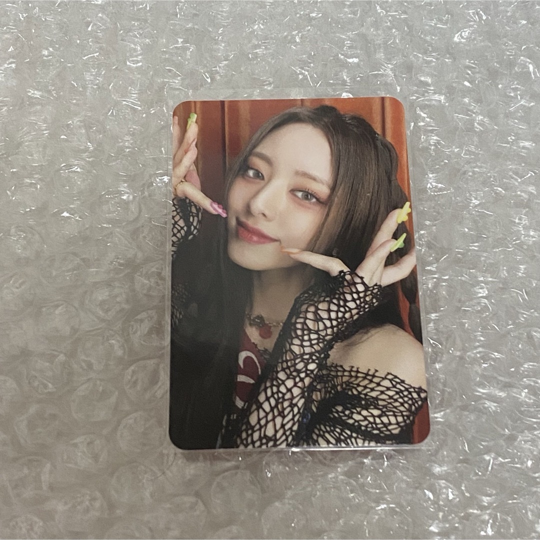 ITZY(イッチ)のITZY Cheshire ユナ トレカ エンタメ/ホビーのタレントグッズ(アイドルグッズ)の商品写真