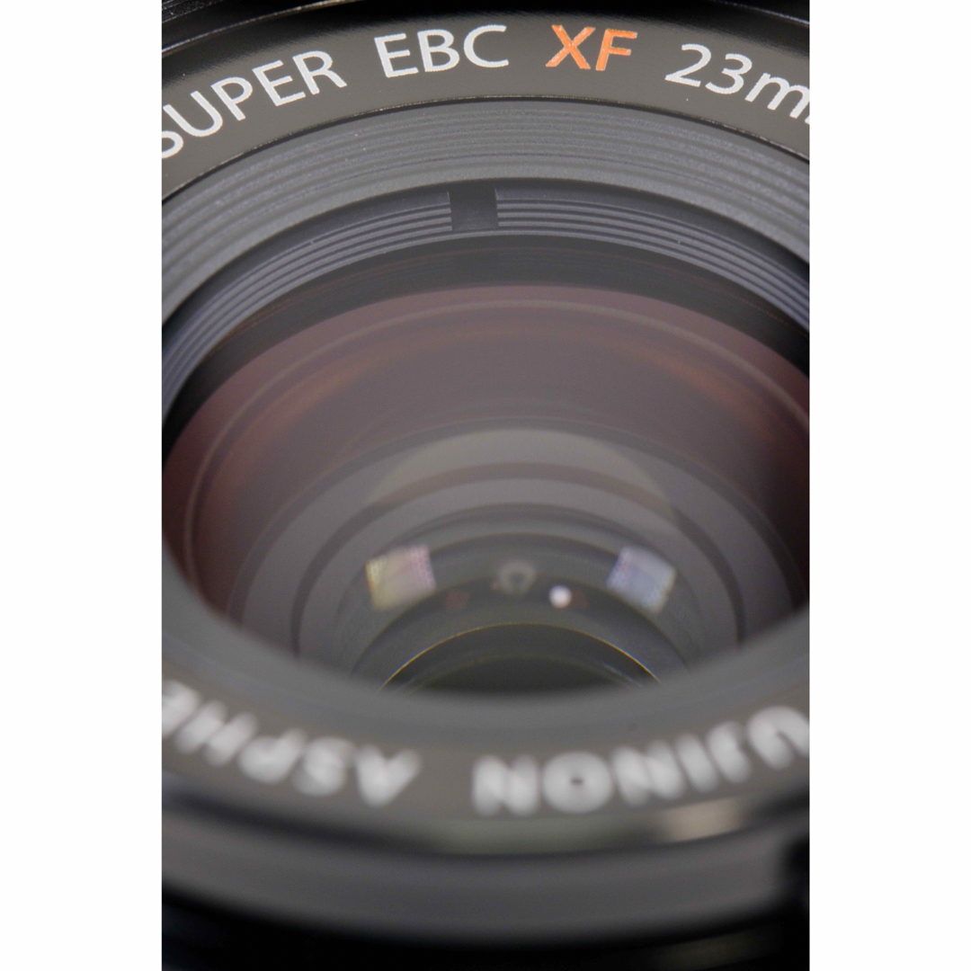 富士フイルム(フジフイルム)のFUJIFILM XF23mmF2 R WR 純正別売専用フード&フィルター付き スマホ/家電/カメラのカメラ(レンズ(単焦点))の商品写真