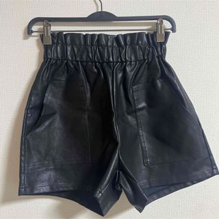 アナップ(ANAP)のANAP  フェイクレザーレザーショートパンツ  合成皮革　ウエストゴム　(ショートパンツ)