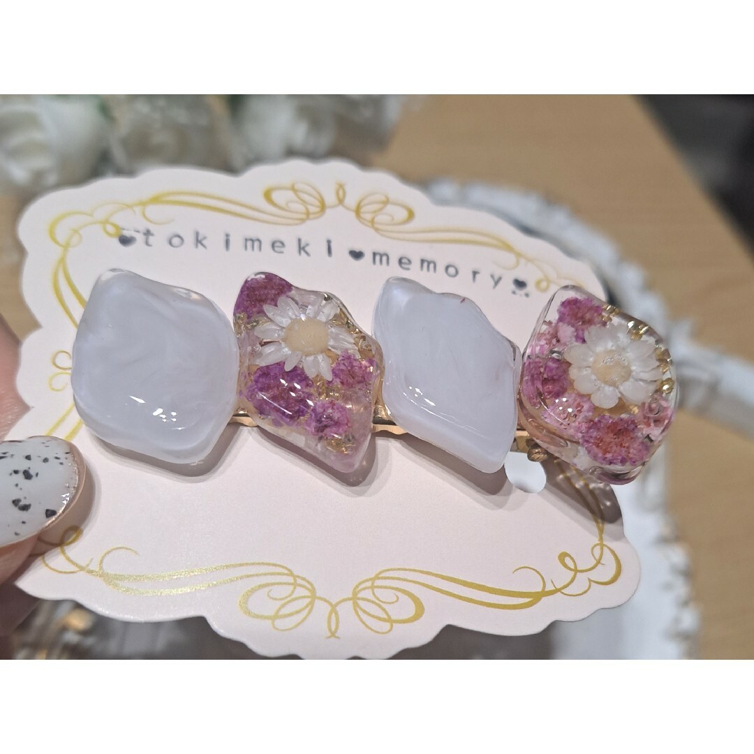 23 訳あり　ハンドメイド　レジン　ドライフラワーヘアクリップ ハンドメイドのアクセサリー(ヘアアクセサリー)の商品写真