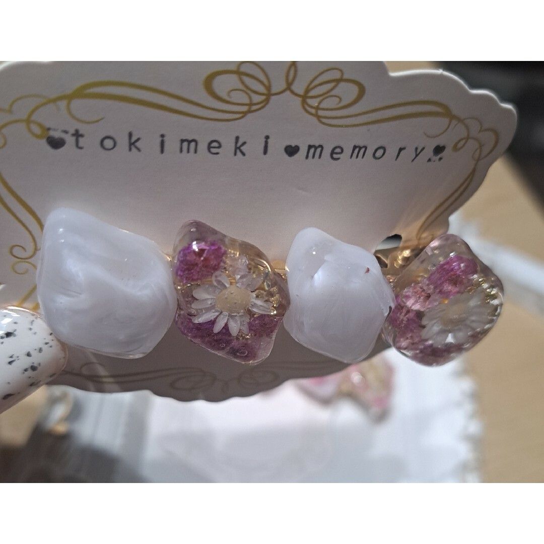 23 訳あり　ハンドメイド　レジン　ドライフラワーヘアクリップ ハンドメイドのアクセサリー(ヘアアクセサリー)の商品写真