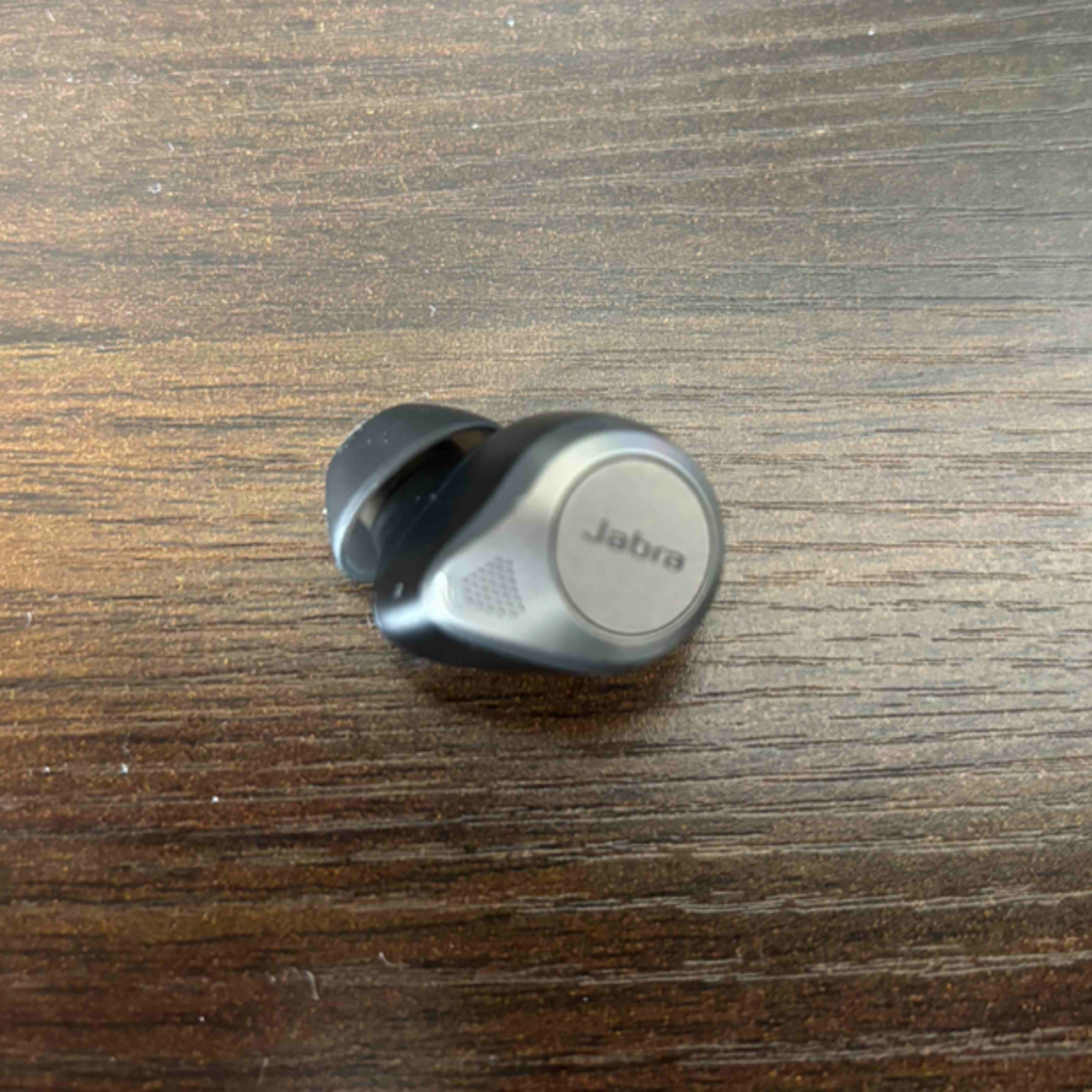 JABRA 完全ワイヤレスイヤホン Elite 85t/TITANIUM BLA スマホ/家電/カメラのオーディオ機器(ヘッドフォン/イヤフォン)の商品写真