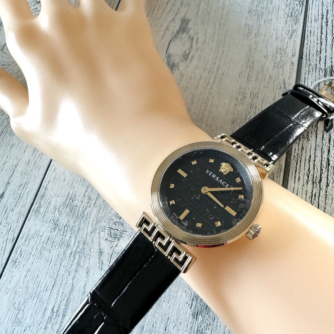 VERSACE(ヴェルサーチ)の【美品】VERSACE ヴェルサーチ 腕時計 ミアンダー  レディース VELW レディースのファッション小物(腕時計)の商品写真