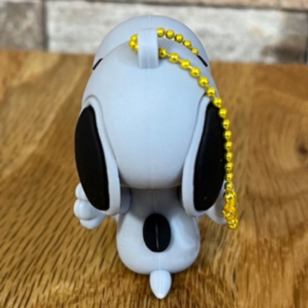 SNOOPY ラバーマスコットキーホルダー グレー エンタメ/ホビーのアニメグッズ(キーホルダー)の商品写真