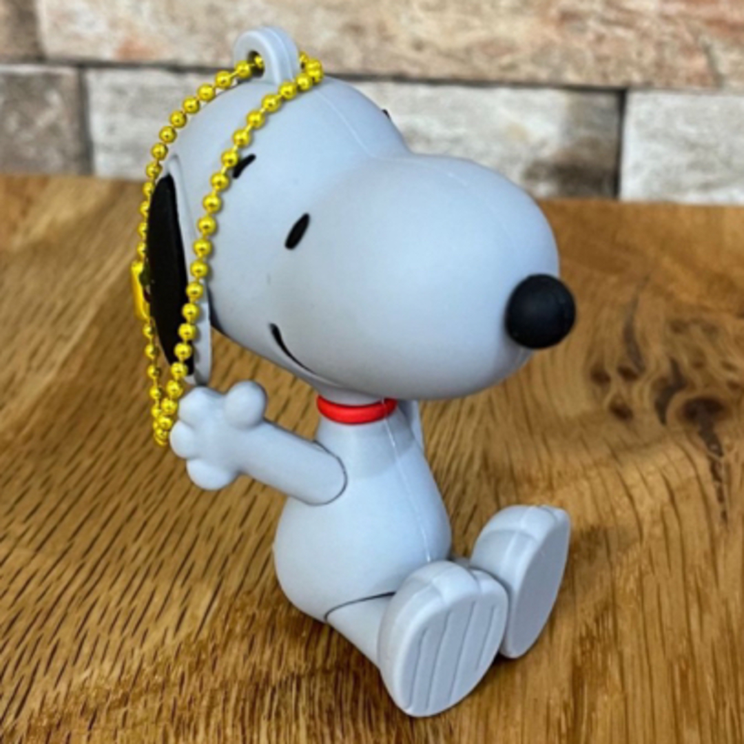 SNOOPY ラバーマスコットキーホルダー グレー エンタメ/ホビーのアニメグッズ(キーホルダー)の商品写真