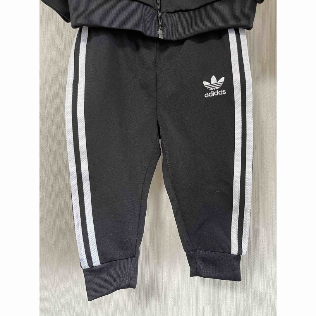 adidas(アディダス)のキッズ⭐︎アディダスジャージ上下セットアップ80ｾﾝﾁ キッズ/ベビー/マタニティのベビー服(~85cm)(トレーナー)の商品写真