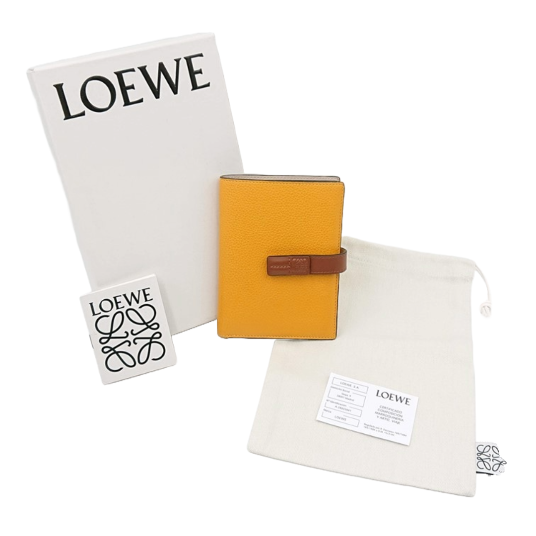 LOEWE(ロエベ)のLOEWE ロエベ ラージ バーティカルウォレット 2つ折り財布 レディースのファッション小物(財布)の商品写真