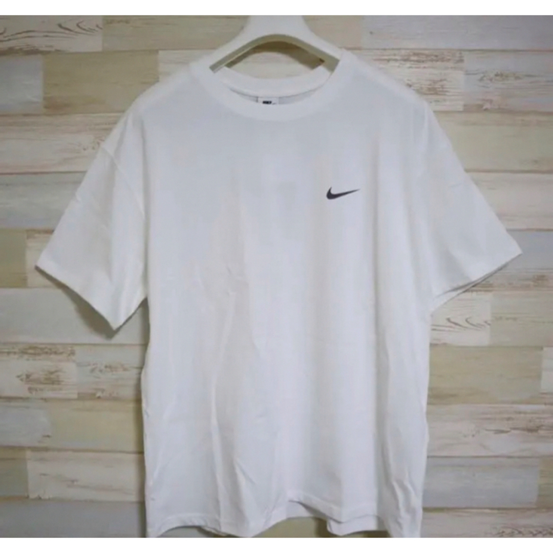 NIKE(ナイキ)の希少サイズ　ナイキ　NIKE スニーカー柄　Tシャツ　XXL 新品 メンズのトップス(Tシャツ/カットソー(半袖/袖なし))の商品写真