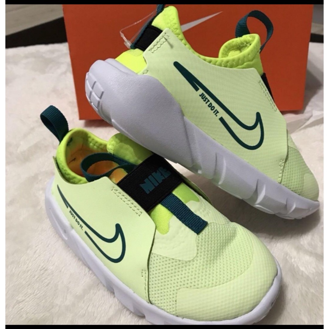 NIKE(ナイキ)のナイキ　キッズスニーカー　16cm  タグ付き新品　黄色　イエロー  キッズ/ベビー/マタニティのキッズ靴/シューズ(15cm~)(スニーカー)の商品写真