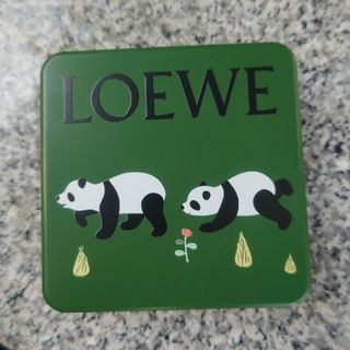 ロエベ(LOEWE)のLOEWE　スナ・フジタ　コラボ　クッキー缶　パンダ(菓子/デザート)