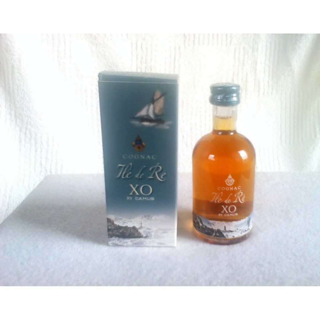 カミュ(カミュ)のCAMUS Ile de Re COGNAC XO　ミニボトル　カミュ　イルドレ 食品/飲料/酒の酒(ブランデー)の商品写真