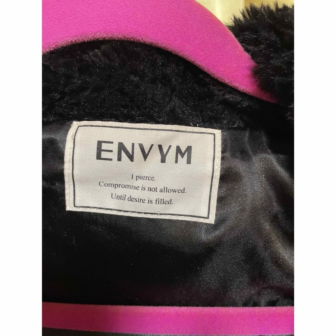 ENVYM(アンビー)のENVYM フーディーファーブルゾン レディースのジャケット/アウター(毛皮/ファーコート)の商品写真