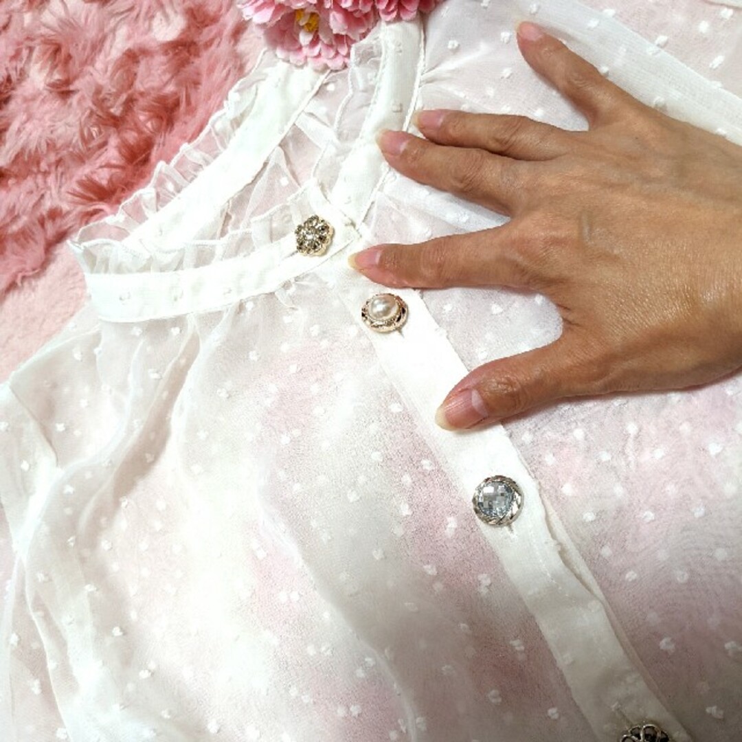LIZ LISA(リズリサ)のリズリサ♥白❤水玉♥色々な花柄♥高級❤ボタン❤サラサラ❤プリンセス❤ブラウス レディースのトップス(シャツ/ブラウス(長袖/七分))の商品写真