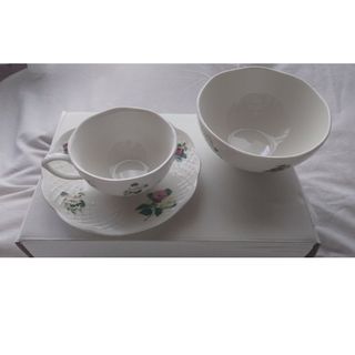 ローラアシュレイ(LAURA ASHLEY)の新品IAURA ASHLEY ローラアシュレイ　カップ　ソーサー　ボール　セット(食器)