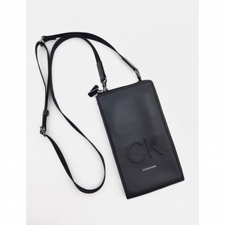 カルバンクライン(Calvin Klein)の美品　カルバンクライン　ロゴショルダー　スマホショルダー　Mサイズ　黒　メンズ(ショルダーバッグ)