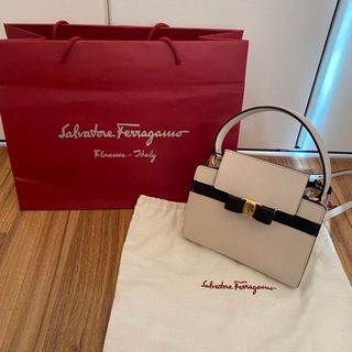 サルヴァトーレフェラガモ(Salvatore Ferragamo)のSalvatore Ferragamoサルヴァトーレフェラガモヴァラハンドバッグ(ハンドバッグ)