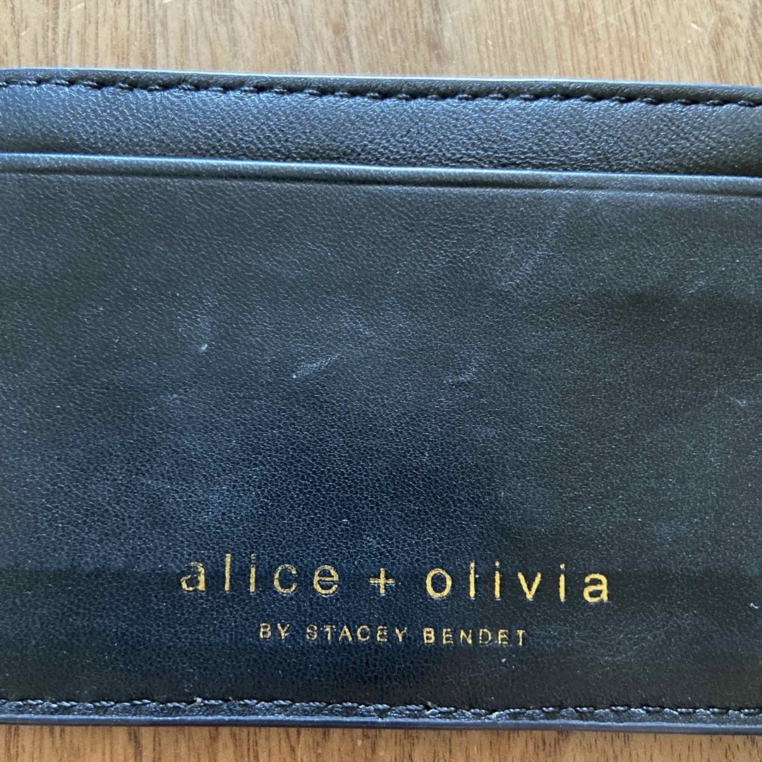 Alice+Olivia(アリスアンドオリビア)の《Alice+Olivia 》ステイシーフェイスパスケース レディースのファッション小物(名刺入れ/定期入れ)の商品写真