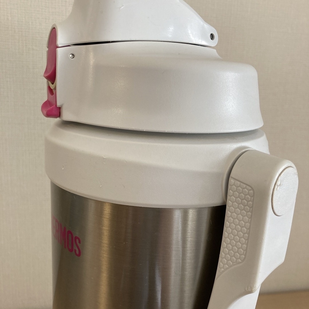 THERMOS(サーモス)のサーモス　2L水筒　真空断熱スポーツジャグ キッズ/ベビー/マタニティの授乳/お食事用品(水筒)の商品写真