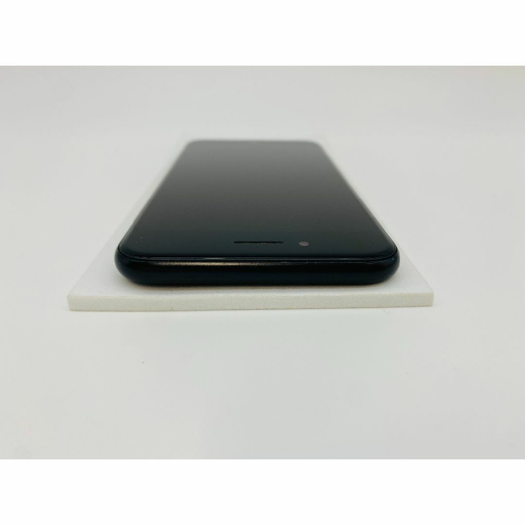 035 iPhone SE2  64GB ブラック/シムフリー/新品バッテリー スマホ/家電/カメラのスマートフォン/携帯電話(スマートフォン本体)の商品写真