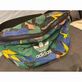 アディダス(adidas)のアディダス　ウエストポーチ　ボディバッグ　ショルダー(ウエストポーチ)