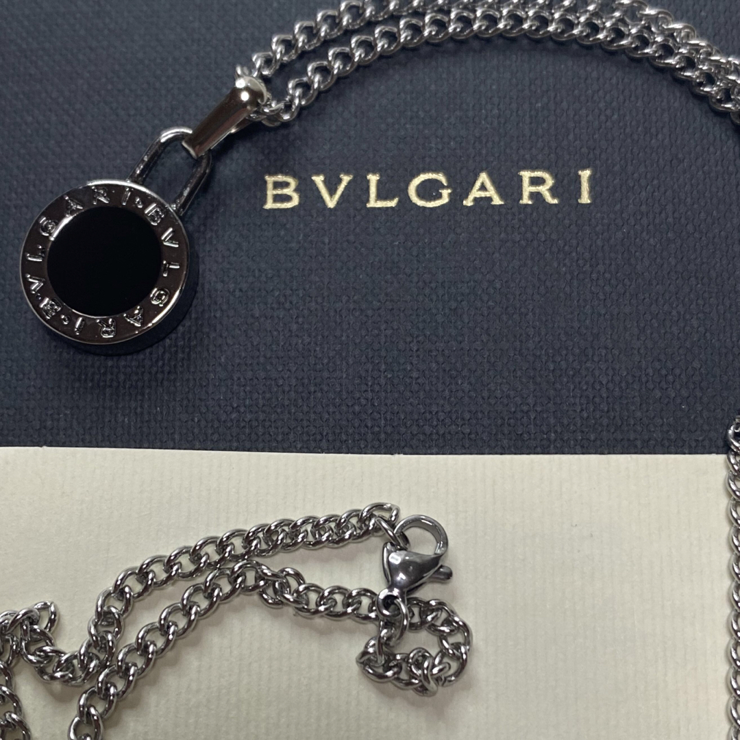 【新品正規品】BVLGARI ペンダント チャーム +チェーン 革紐 ネックレスメンズ