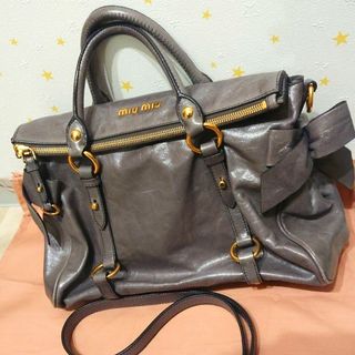 ミュウミュウ(miumiu)のmiumiu 2wayバッグ  (ハンドバッグ・肩掛けバッグ) グレー  リボン(ハンドバッグ)