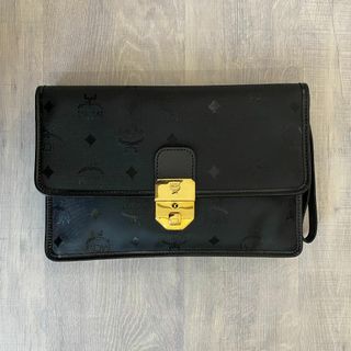 MCM - MCM 総柄 クラッチ バッグ ブラック ゴールド