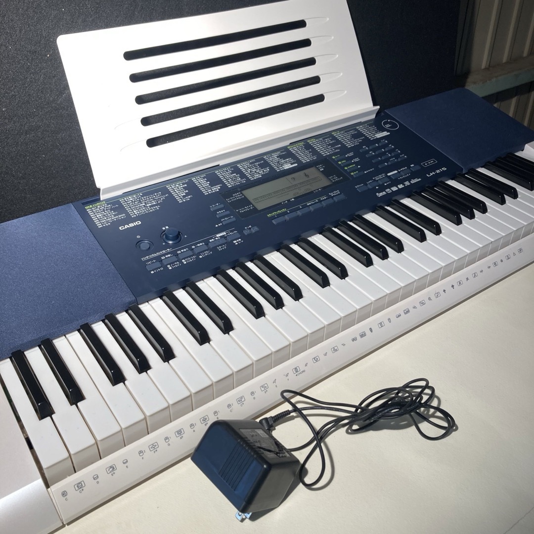 電子ピアノ CASIO LK-215 光ナビゲーションキーボード | フリマアプリ ラクマ