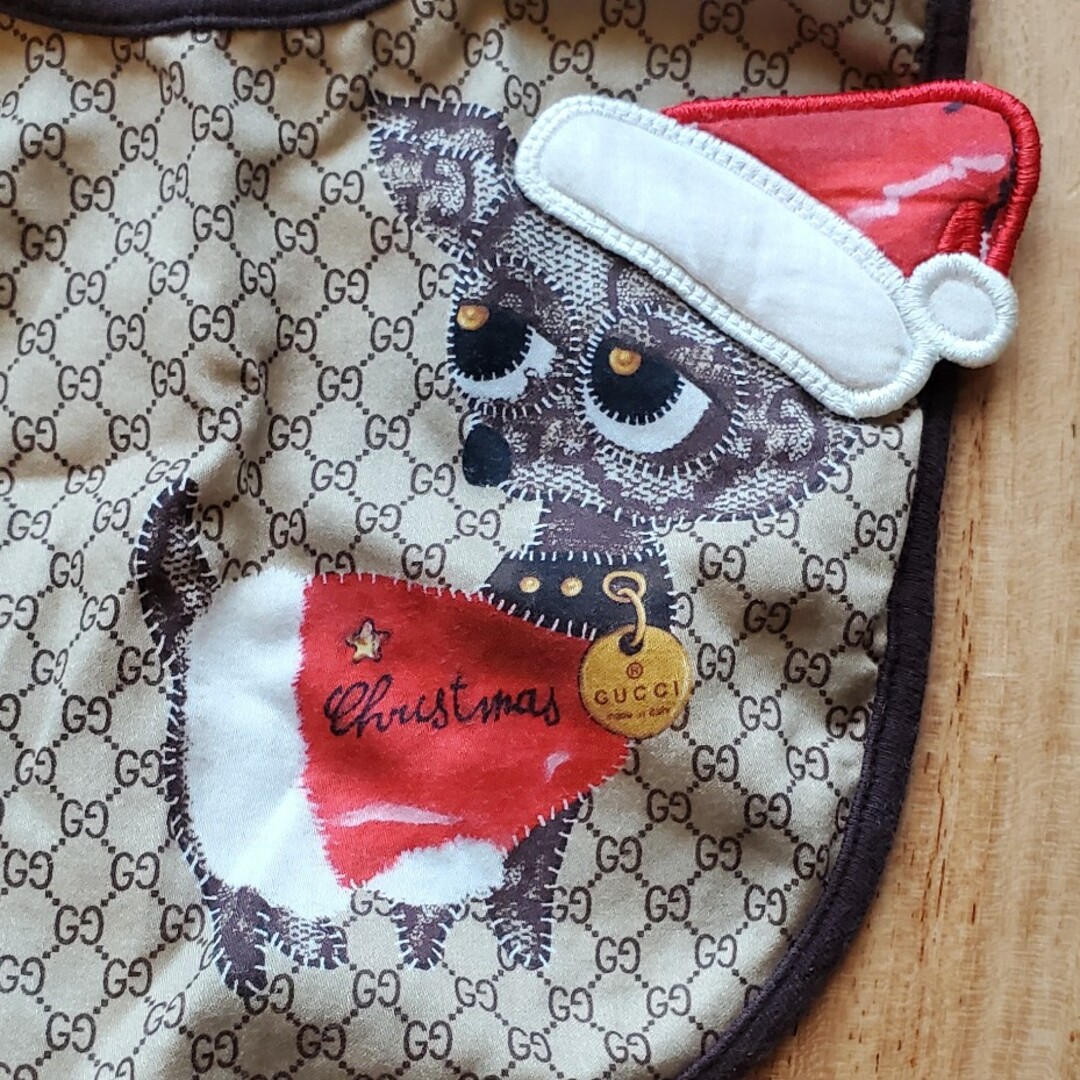 Gucci(グッチ)の美品☆GUCCI&BURBERRY☆スタイ☆2点セット キッズ/ベビー/マタニティのこども用ファッション小物(ベビースタイ/よだれかけ)の商品写真