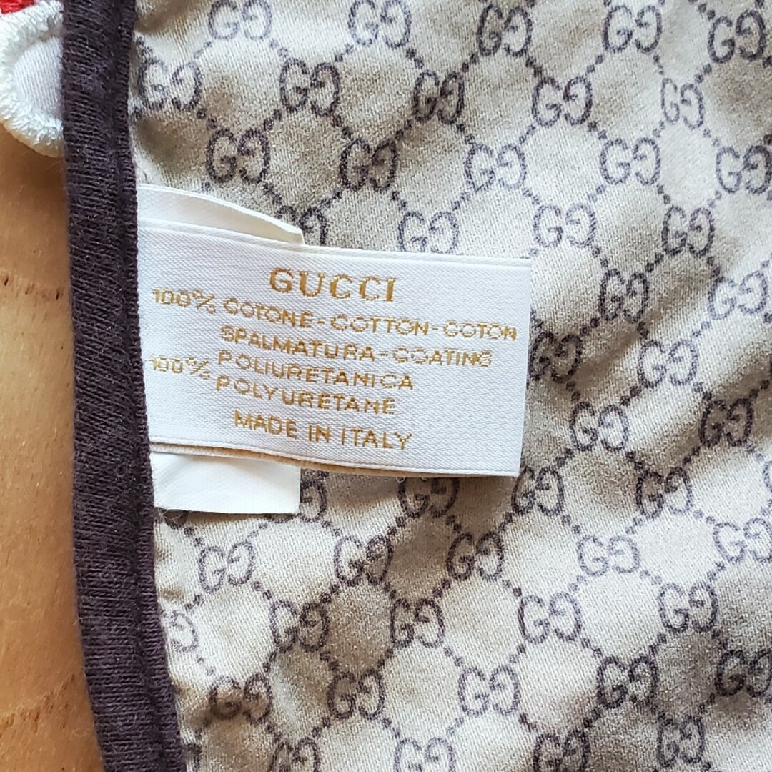 Gucci(グッチ)の美品☆GUCCI&BURBERRY☆スタイ☆2点セット キッズ/ベビー/マタニティのこども用ファッション小物(ベビースタイ/よだれかけ)の商品写真