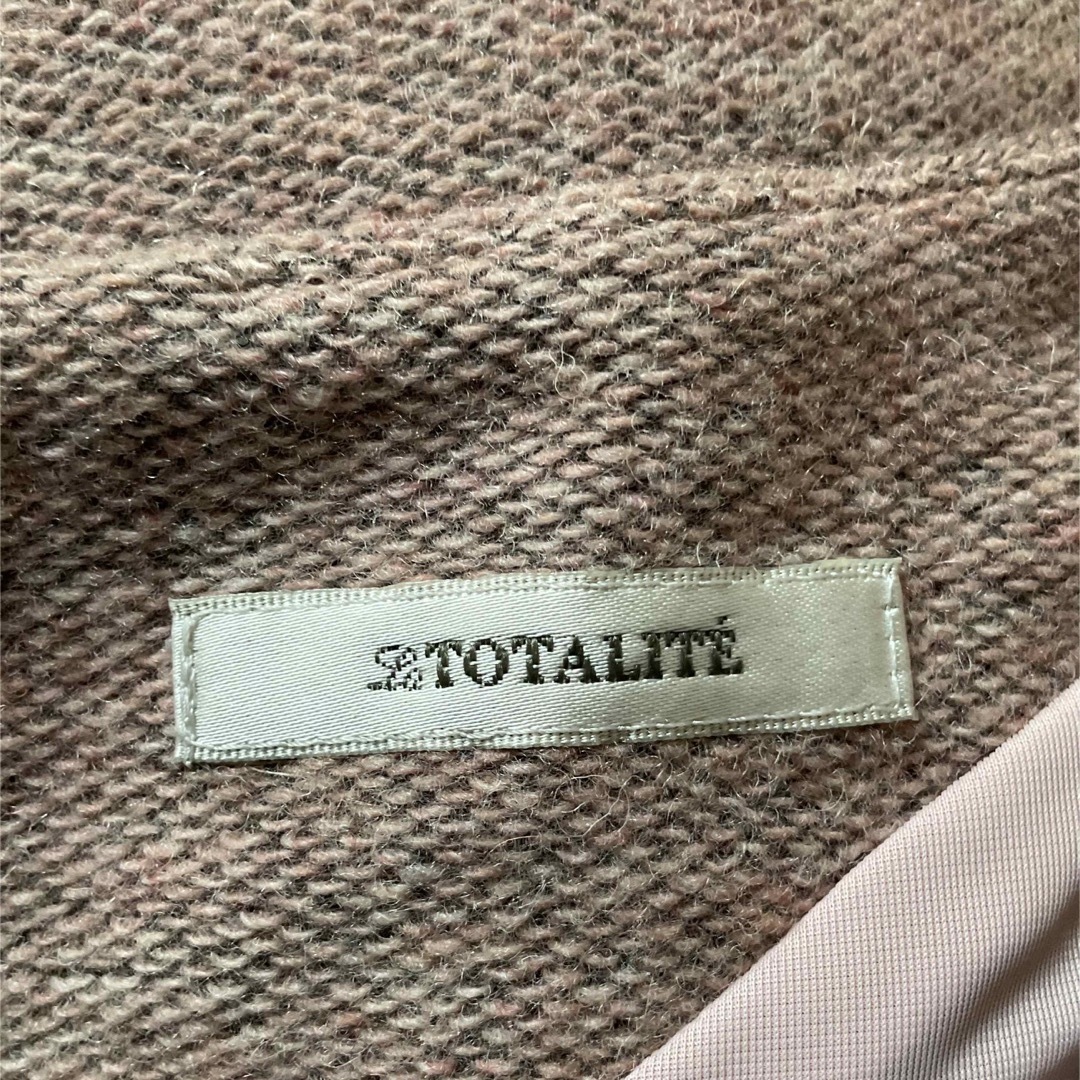 La TOTALITE(ラトータリテ)のLaToTALITE   裾デザイン　ニット　カットソー　カシミヤ混　へプラム レディースのトップス(ニット/セーター)の商品写真