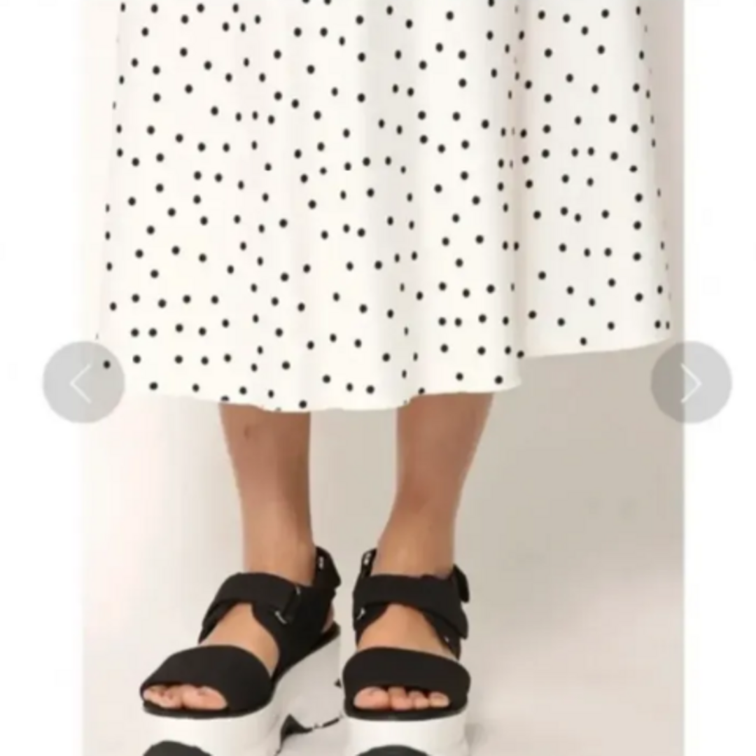 FRAY I.D(フレイアイディー)のフレイアイディー　サテンスカート　ロング　ホワイト　ドット　水玉　ブラック　黒 レディースのスカート(ロングスカート)の商品写真