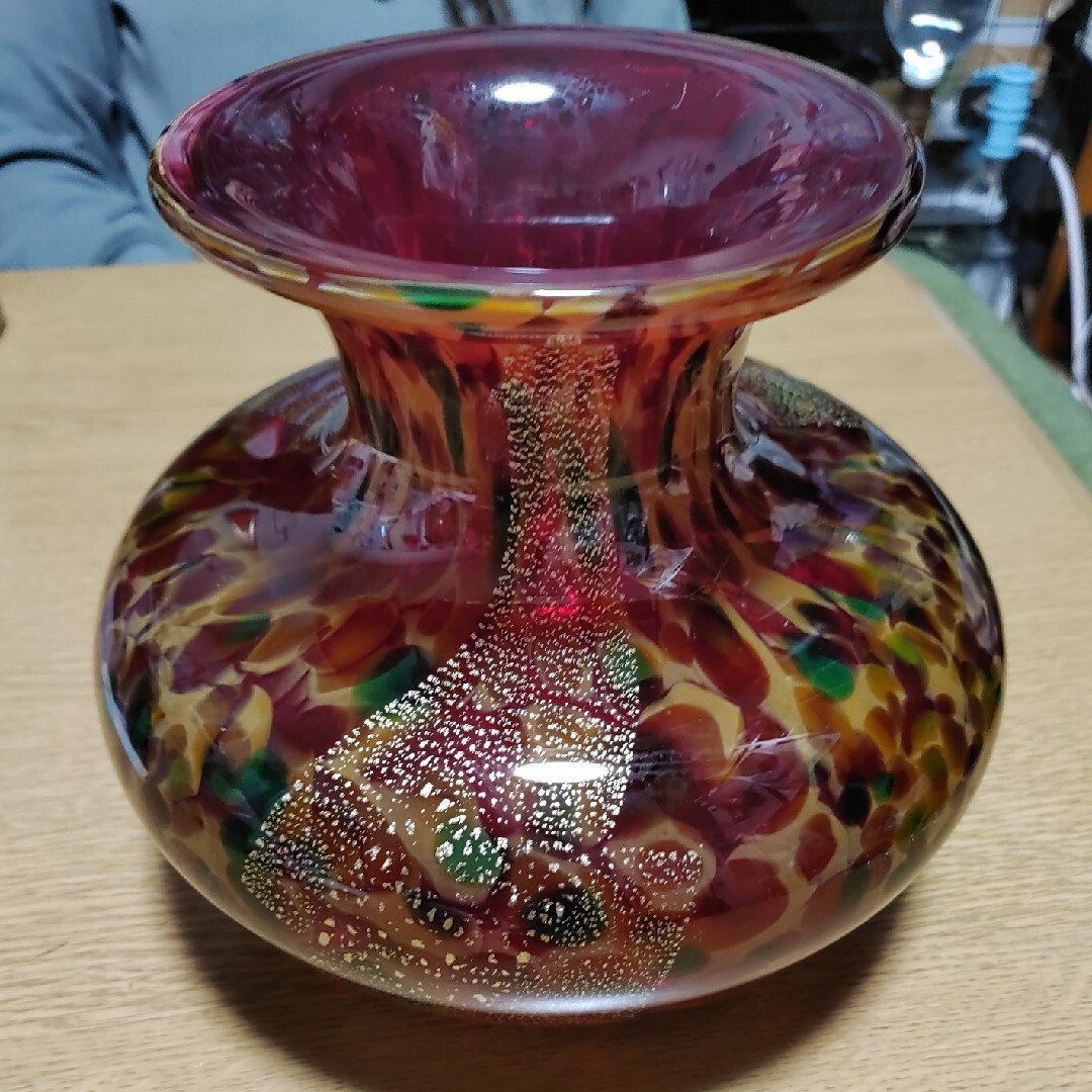 カメイグラス大阪、花瓶。華やか！手作りガラス綺麗です。 インテリア/住まい/日用品のインテリア小物(花瓶)の商品写真