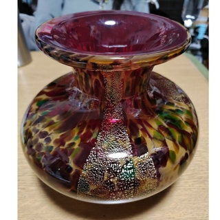 カメイグラス大阪、花瓶。華やか！手作りガラス綺麗です。(花瓶)
