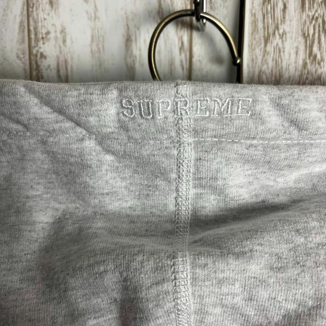 Supreme(シュプリーム)の【超人気デザイン】シュプリーム☆刺繍Sロゴ定番カラーパーカー　入手困難　即完売 メンズのトップス(パーカー)の商品写真