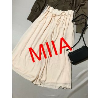 ミーア(MIIA)のミーア　ワイドパンツ　クリーム色(カジュアルパンツ)