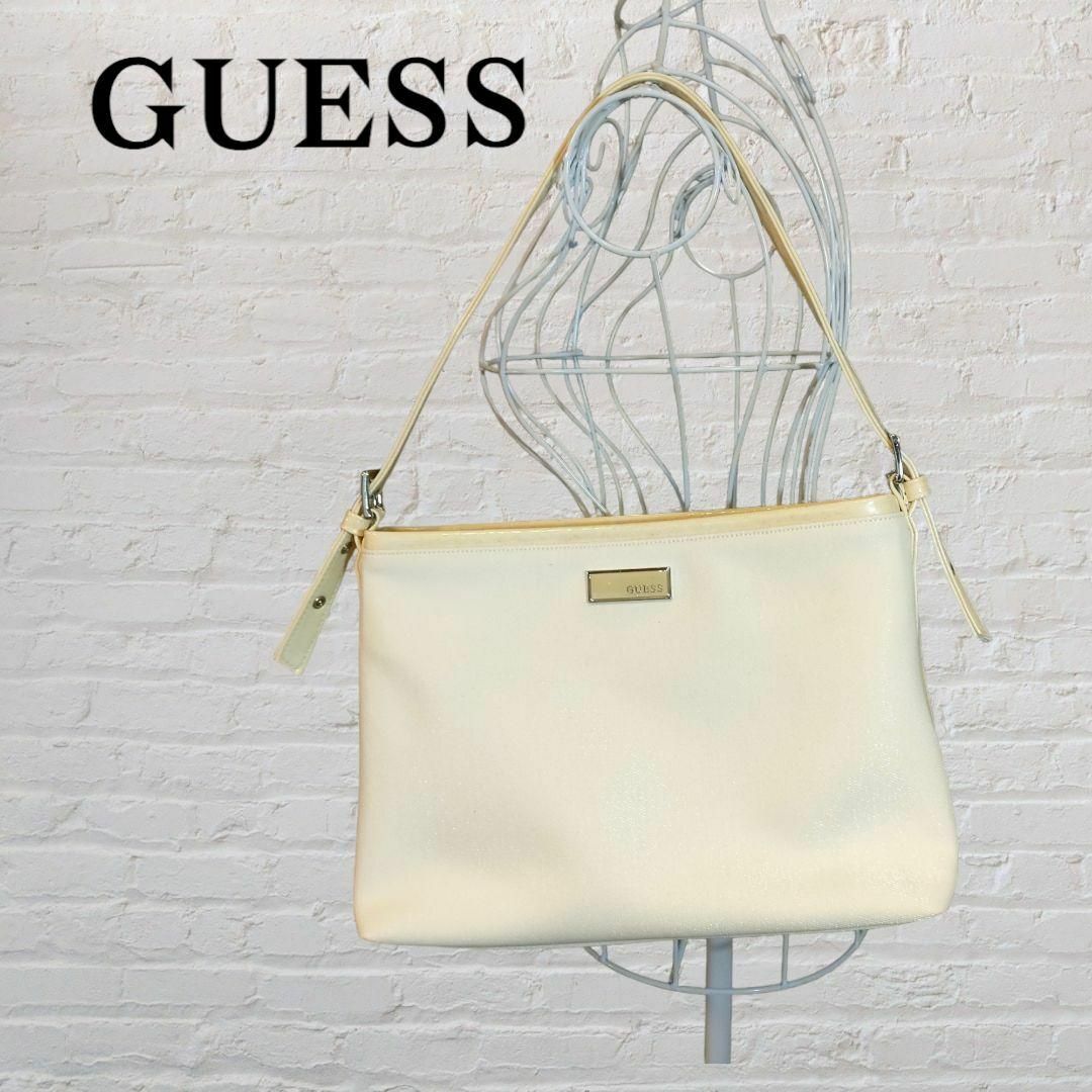 GUESS(ゲス)のGUESS　ゲス　ワンショルダー　キャンバストートバッグ　白 レディースのバッグ(ショルダーバッグ)の商品写真