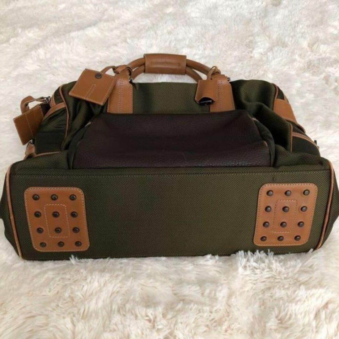 TOD'S(トッズ)のTOD’Sトッズ　ビジネスバッグ　ブリーフケース　ナイロン×レザー　グリーン メンズのバッグ(ビジネスバッグ)の商品写真