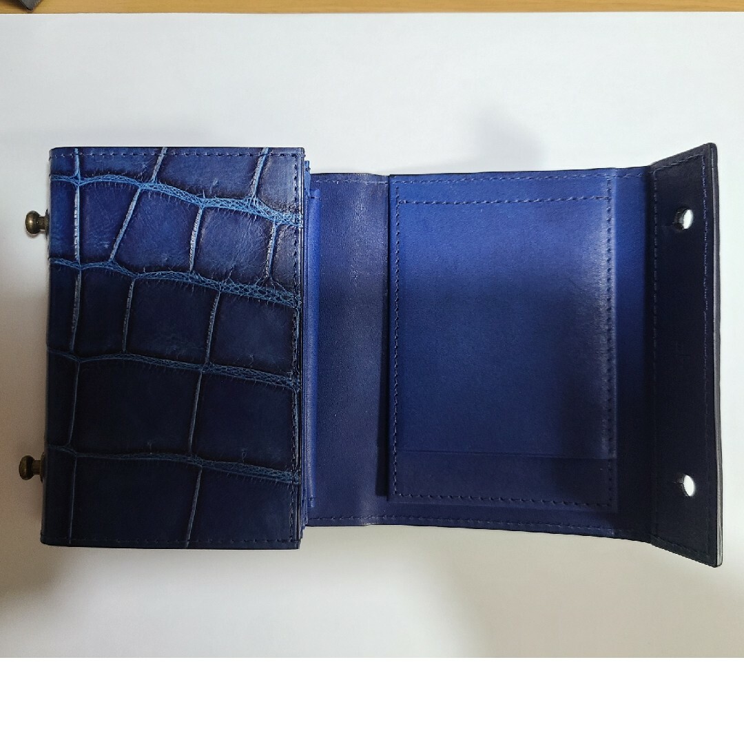 m+(エムピウ)のm+ エムピウ millefoglie クロコダイル 藍染 2枚革 p25 メンズのファッション小物(折り財布)の商品写真