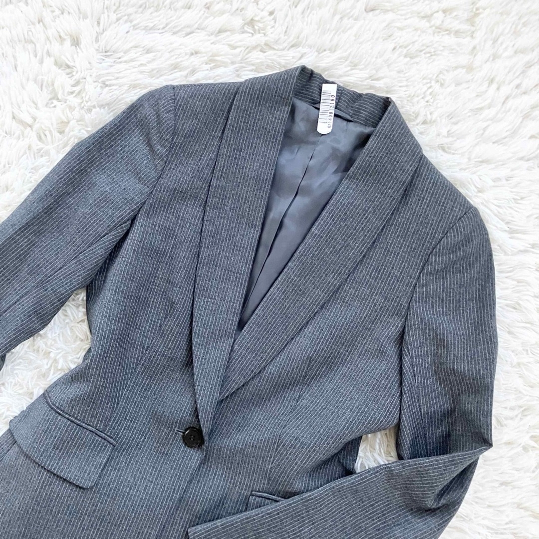 THE SUIT COMPANY(スーツカンパニー)の✨美品✨REDAスーツカンパニー　パンツスーツセットアップ　グレーストライプ36 レディースのフォーマル/ドレス(スーツ)の商品写真