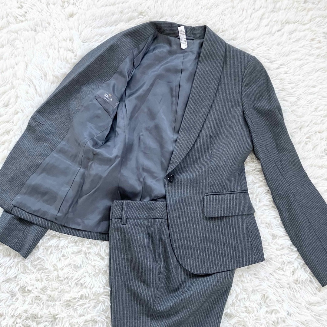 THE SUIT COMPANY(スーツカンパニー)の✨美品✨REDAスーツカンパニー　パンツスーツセットアップ　グレーストライプ36 レディースのフォーマル/ドレス(スーツ)の商品写真