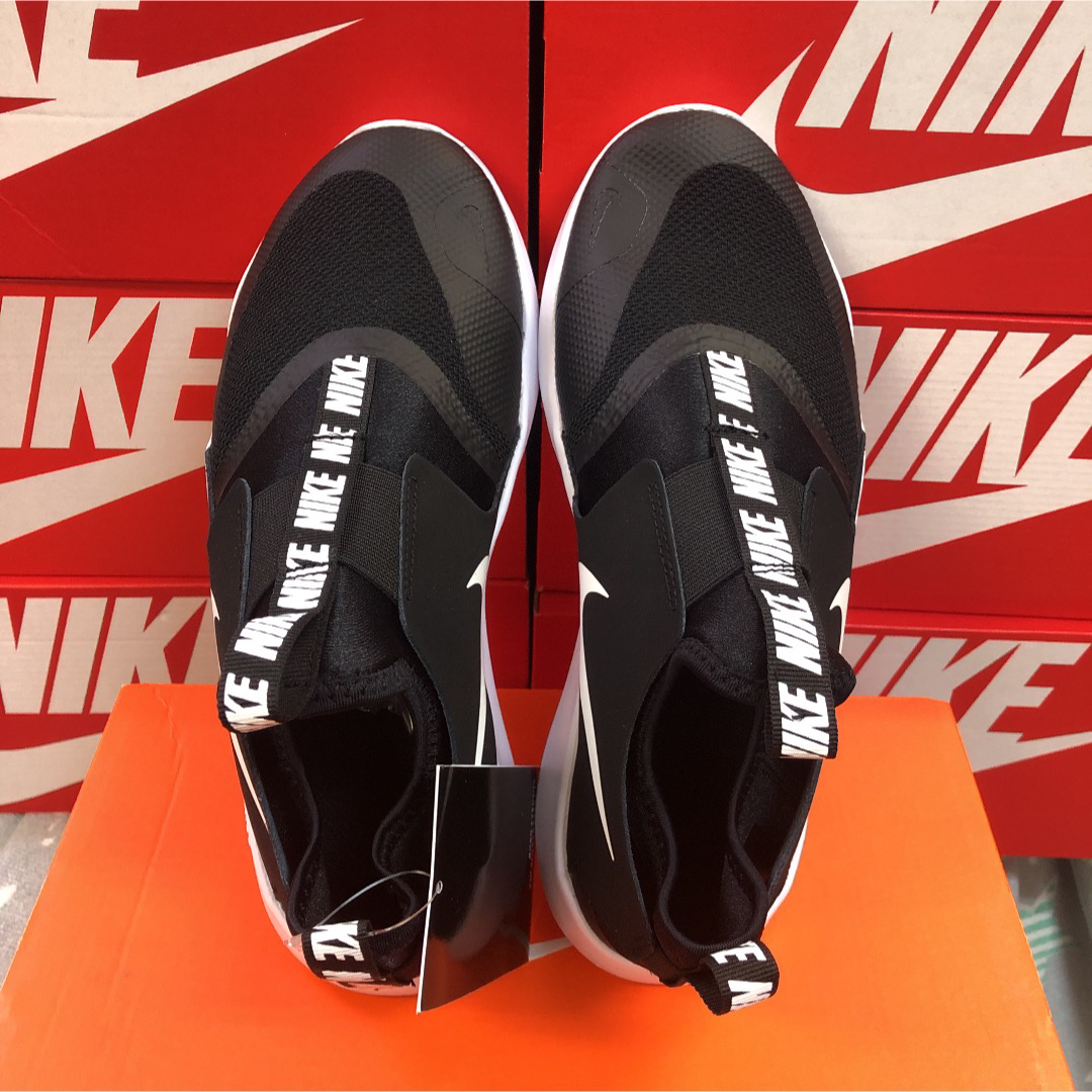 NIKE(ナイキ)のNIKE FLEX RUNNER 23.0cm 新品未使用 箱なし配送 キッズ/ベビー/マタニティのキッズ靴/シューズ(15cm~)(スニーカー)の商品写真