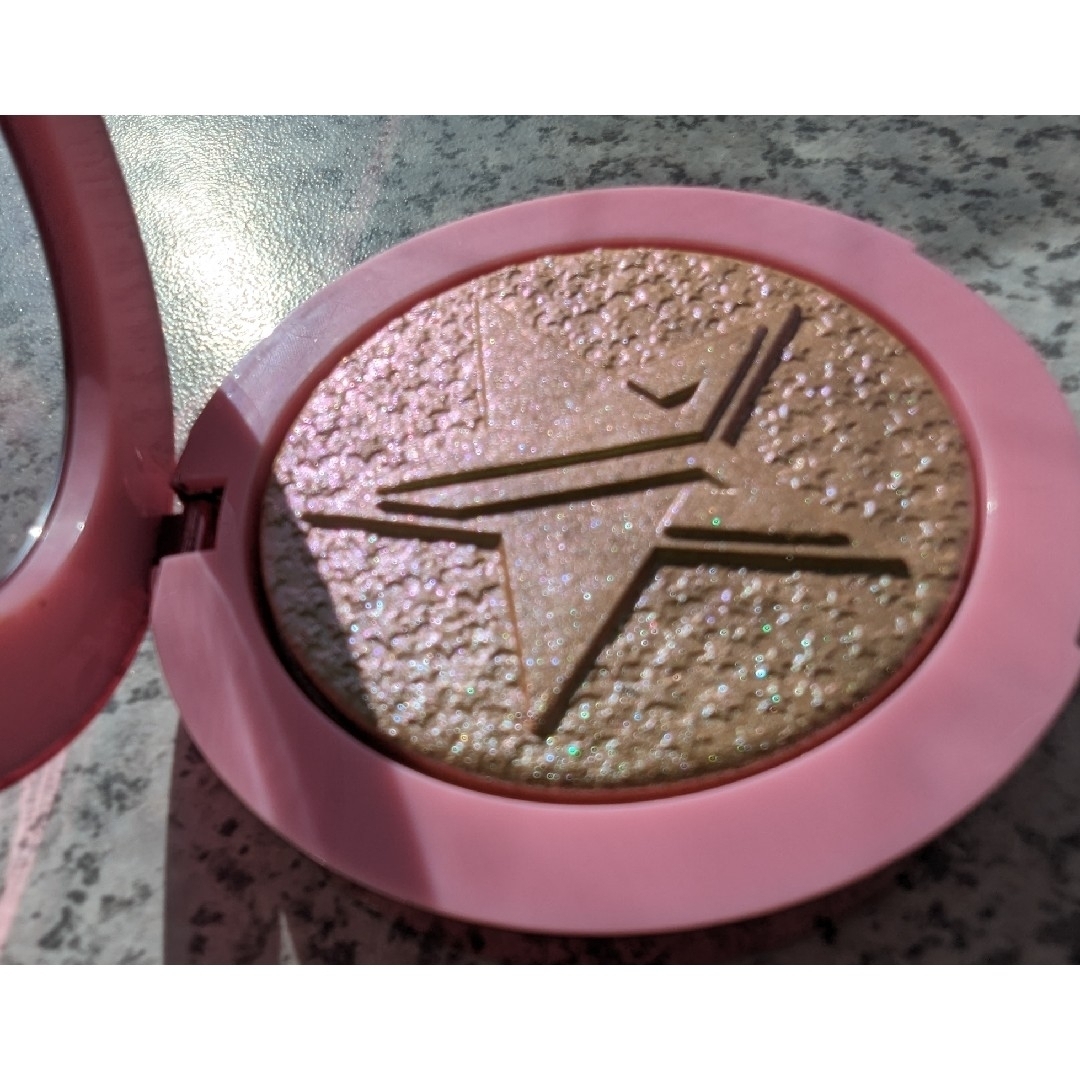 Sephora(セフォラ)のJeffreeStar Cosmetics SupremeFrost コスメ/美容のベースメイク/化粧品(フェイスカラー)の商品写真