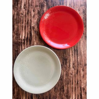 麻の葉柄 中皿20cm ホワイト1枚+レッド1枚カフェ風オシャレ磁器おせち和菓子(食器)