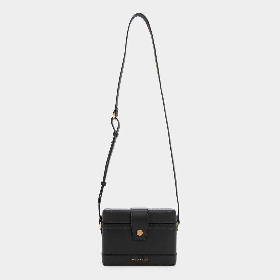 Charles and Keith(チャールズアンドキース)のcharles&keith ブロンテ　ボクシークロスボディバッグ　black レディースのバッグ(ショルダーバッグ)の商品写真