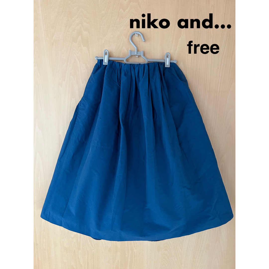 niko and...(ニコアンド)のチュールスカート    フレアスカート　ニコアンド  niko and… ブルー レディースのスカート(ひざ丈スカート)の商品写真