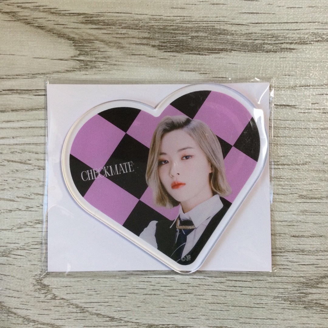 ITZY(イッチ)のitzy リュジンcheckmate ワルツ ryujin くじ コースター エンタメ/ホビーのタレントグッズ(アイドルグッズ)の商品写真