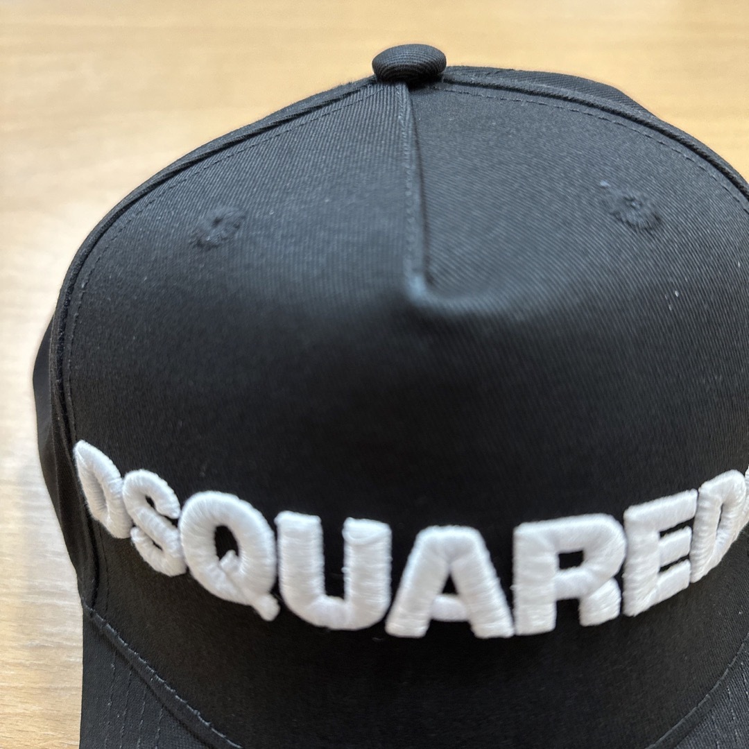 DSQUARED2(ディースクエアード)の新品　DSQUARED2ディースクエアード2   キャップ  ブラックホワイト メンズの帽子(キャップ)の商品写真