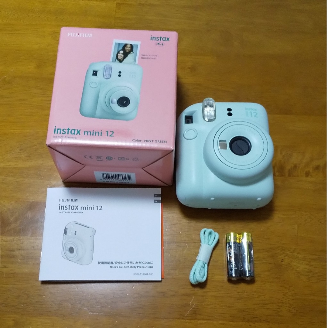 フィルムカメラinstax mini 12  FUJIFILM