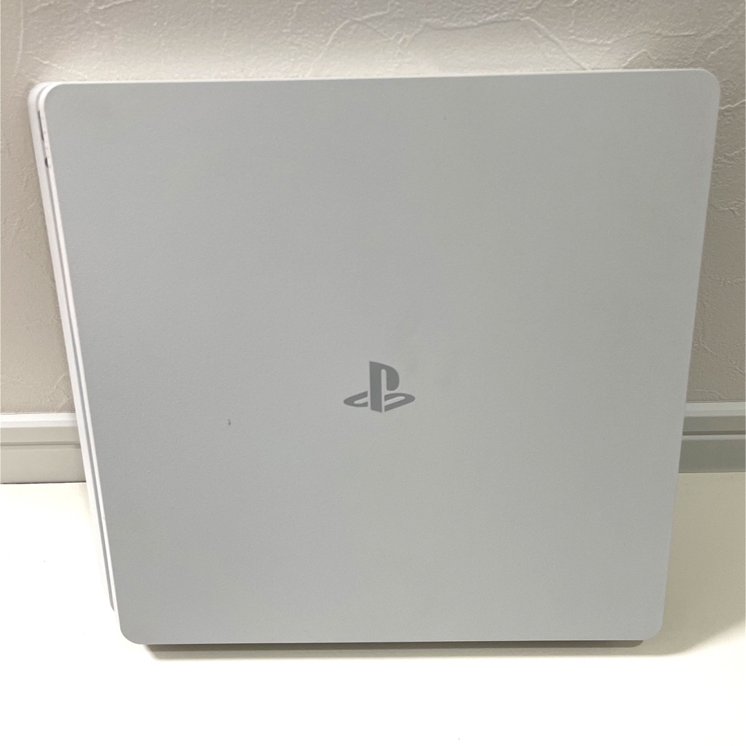 PlayStation4(プレイステーション4)のPS4 ホワイト 500GB CUH-2100AB02 プレイステーション4 エンタメ/ホビーのゲームソフト/ゲーム機本体(家庭用ゲーム機本体)の商品写真